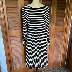 Black and White Sheath Dress with Long Sleeves